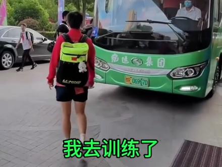 孙颖莎妈妈透露莎莎也有累和委屈的时候,会向妈妈打电话倾诉!#孙颖莎#国乒#乒乓球#莎头