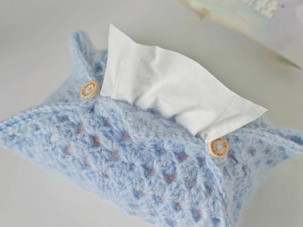 超简单祖母格纸巾盒,视频教程 款式参考来源于:@叶叶叶手作🧶 感谢姐妹的无私分享!
🧶:@趣织社服饰配件旗舰店 梦羽
色号:14
钩针:3.0mm
#钩针编织 #钩针教程 #钩针祖母格 #钩针图解 #不一样的抽纸盒