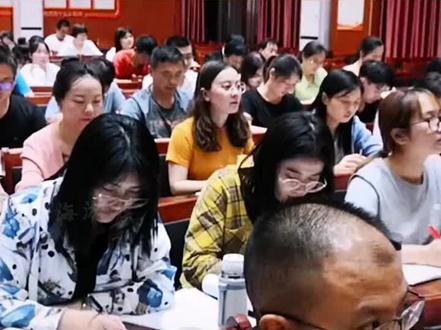 他带着幼稚的真理还背负着勇敢的罪名
#小孩哥 #学校 #食品安全