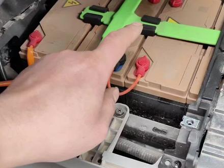 一组电池不够用,想再加一组电池到坐桶下边,应该怎样接线#加装电池增加续航 #电动车维修 #续航 #锂电池 #电动车知识分享