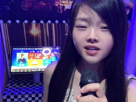 #如果有一天我忘了你 后来见你只能在梦里,后来看谁都像你像你…