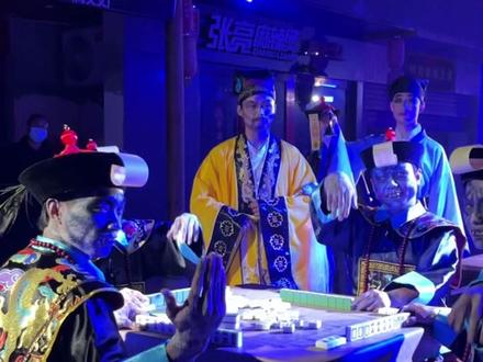 这个万圣还不知道去哪里刺激一下吗?快看这里!#万圣节 #胆小慎入 #百鬼夜行 #万圣节捣蛋计划 #沉浸式体验 @DOU+小助手