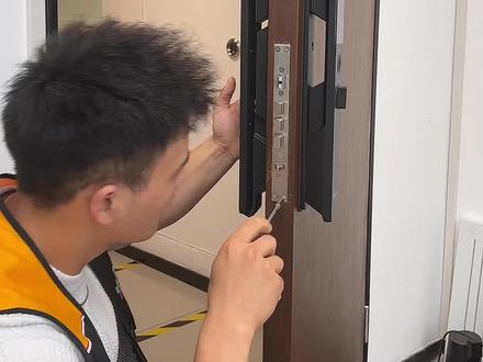 萤石Y3000FVX,配置双摄像头楼道走廊地面都能看得见,支持包裹检测+童锁功能,无论是小孩还是外卖都能照顾的明明白白#超强人脸锁定萤石 #萤石 #智能锁
