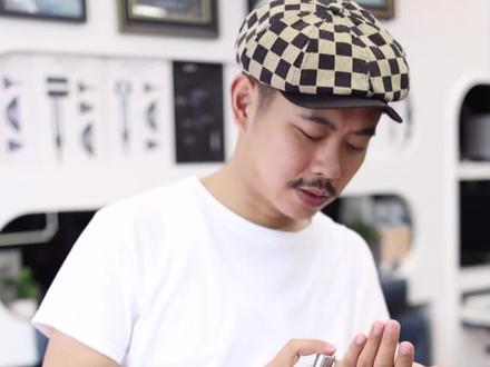 剃个光头一时爽,清爽去油铮亮光。