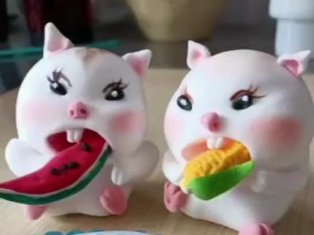 小仓鼠的制作教程完成了🐹你也可以拥有很多只可爱的仓鼠😊
#超轻粘土手工 #粘土教程#粘土仓鼠 #粘土冰箱贴 #粘土教程入门