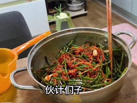 #韩国生活 #美食vlog #中韩夫妇 #小葱泡菜#邻居
邻居奶奶上门帮我做泡菜~