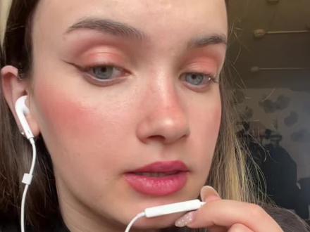 蛋糕店里卖蛋糕 面包店里卖面包 和 @可乐加糖不加冰 一起 #合拍 #抽象#面包店里卖面包#老外