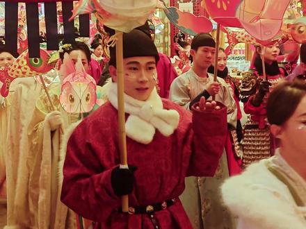 唐山河头老街寒假带娃游玩超详细攻略,吃住玩全解决 寒假带娃来河头老街来玩按这条路线走准没错,演出时间表给大家贴在最后啦!
#河头老街 #一秒穿越大唐东市街 #河头老街攻略 #唐山旅游攻略 #亲子游玩好去处