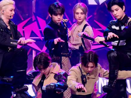 一起la~StrayKids-樂 (LALALALA) 笑眯眯回归新歌
一键换人(伪)
其实是从团体直拍里剪辑的啦~~~#straykids #一键换人 #舞台混剪