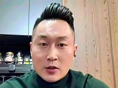 第五集︱用Ai升级自己系列(5)这机器人表演玩武术之后!海对面应该睡不着了!#机器人#春晚@大光真的很正常 #跟着大光用Ai升级 #机器人大战