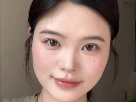 粉丝点妆!适合新手的日常淡妆跟脸版~ 通勤超合适➕通勤穿搭! 我是真上班的! 我懂你们。产品都标注上了!
#化个上镜妆毕业不留白 #抖音美妆春夏宝藏 #潮妆研究所 #motd#通勤穿搭