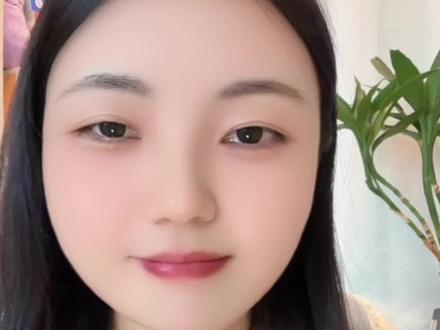 暂借人间二两墨,染山染水染花落。
再借黄昏一壶酒,醉风醉月醉忧愁。
心宽自有逍遥路,不必黄泉问归途。
心向山海皆辽阔,笑对人间苦与乐。
#古诗词 #诗词 #诗词鉴赏 #解锁当代网友的绝世文采