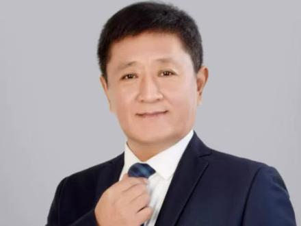 张雪峰的至亲 张雪峰追悼会举行!那么,谁才是最难熬的那个人吗? #张雪峰追悼会 #张雪峰老师 #张雪峰女儿