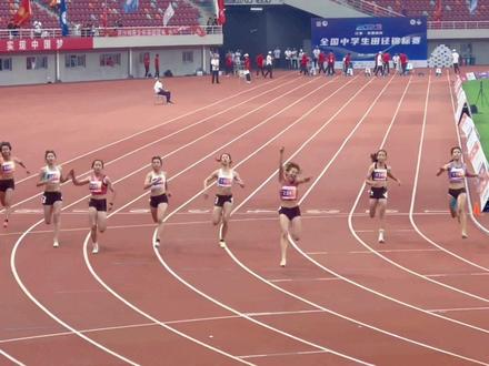 狂喜不已 只因转头看成绩12.04 新的全国中学生田径锦标赛女子初中组纪录诞生#体育生 2023年#全国中学生田径锦标赛 女子初中组#100米 决赛现场实况#运动女孩 #一级运动员 此组唯一