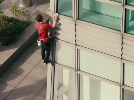 极限挑战-亚历克斯徒手攀爬台北101大楼