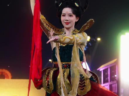 旋转的胡旋倒数第二天~ #大唐不夜城 #不倒翁小姐姐