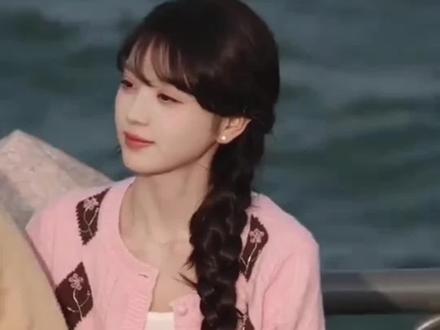 春天出去玩都来扎田曦薇这款侧麻花辫!好看又显后脑勺饱满 #田曦薇同款侧麻花辫教程来啦 #饱满侧麻花辫 #扁头发型 #田曦薇同款发型 #侧麻花辫怎么扎才好看