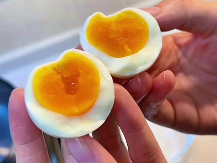 跟着蛋神煮鸡蛋,9分12秒真不是巧合。#跟着蛋神煮鸡蛋 #鸡蛋的神仙吃法 #我也吃上9分12秒完美煮鸡蛋了 #蛋神煮鸡蛋教程 #爱吃蛋
