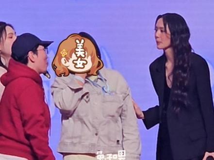 🗣:露米,你什么时候向山药求婚
🐻:等年龄到了再说
#lookmhee #蓝莓山药 #Sonya
#爱情诡计 #泰兰德的夏天永不停歇