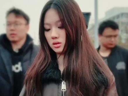 单依纯12小时拍了MV 2,未公开1
#单依纯 #明星不止AB面 #单单来迟