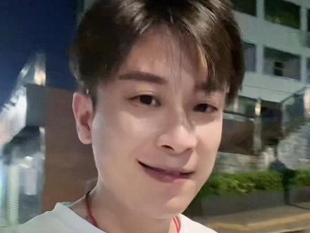 不管你是谁,刷到我的视频,想拍拍屁股走人,没门儿,要么返回从别处走,别走我过过#文案像极了自己