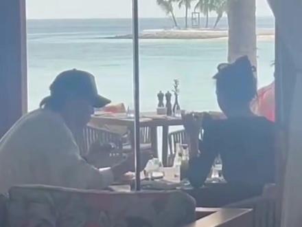 原来三折叠是这么用的!#胡彦斌 #易梦玲 #搞笑