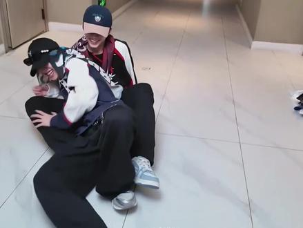 发发now奇文双人cha花絮 杨博文 左奇函
#杨博文 #左奇函 #奇文 #tf四代