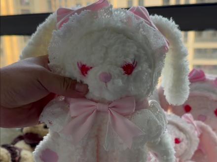 Baby兔熊粉白中号,容量大小细节对比!#baby兔熊 #兔熊 #baby兔熊粉白 #兔熊
