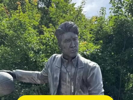 看了李玟和高以翔的雕像,再看大S的雕像#娱评人吴清功 #李玟 #大S #高以翔 #娱乐