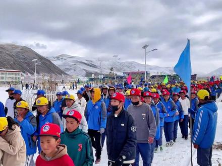 “爱国强身 守纪文明”2023年巴青县中学冬季长跑比赛#阳光体育 #冬季长跑 #巴青融媒 #巴青县中学