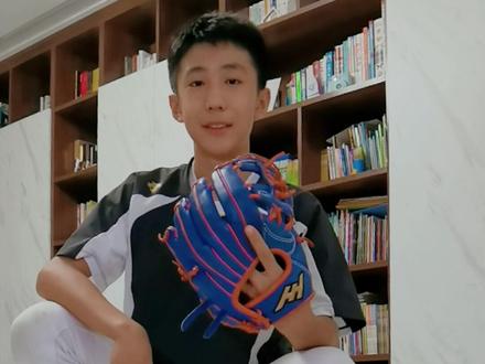 这个手套颜色惹眼不? #随时开练#装备测评#mlb棒球创造营 @HUTCH赫士体育 @DOU+小助手