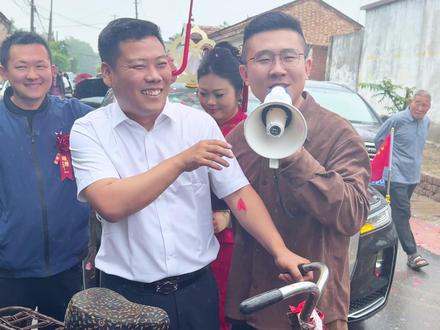 今天灌饼厂厂长结婚了,真替他们高兴#记录瞬间的感觉 #农村大席 #农村大席菜太丰盛了 #记录生活