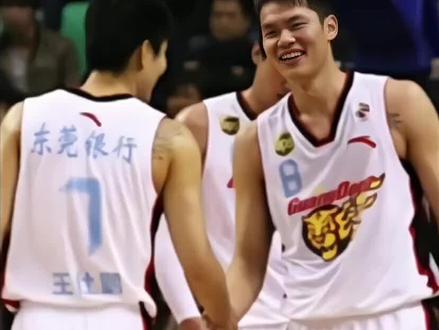 前国产顶级神射手的单挑局!朱芳雨vs王仕鹏最终谁能取得胜利?#破晓之光##朱芳雨王仕鹏1v1