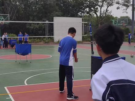 #深圳体育中考#排球 深圳体育中考项目之排球,应该是绝大部分同学的球类选项吧,简单和风险并存,男生22.9秒满分,女生24.9秒满分。