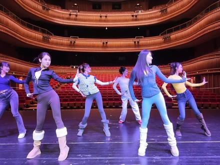 尼克狐尼克,你被捕了!🦊🐰#疯狂动物城 #尼克狐尼克 #兔子警官 #傣族舞 #ZOO舞蹈挑战 @抖音上热门 @抖音舞蹈