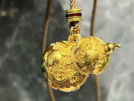 周末停盘,料商懵逼了,不玩了
今日3月21日,大盘跌到1002,水贝料商集体不卖料咯
#小凌来了 #水贝展厅 #老铺黄金 #花丝爬藤葫芦 #金价暴跌