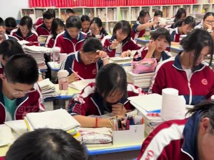 不愧是重点高中,居然都已经开始用试卷来测试学生们的思维灵活性了#AI #科技 #改试卷 #万万没想到 #学生