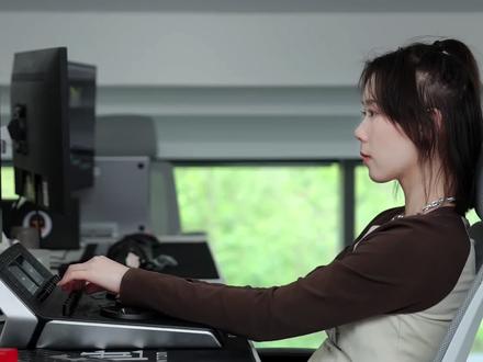 不久后飓风相机将改为年订阅,但是现在购买课程套餐的学员,送飓风相机pro 版的永久权益,之后更新都不再收费!用8节课学会拍摄专业Loa和达芬奇调色!榨干你的iPhone!#飓风相机#影视飓风#青青调色