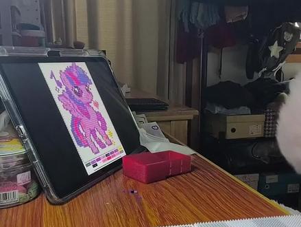 紫悦
#拼豆 #小马宝莉 紫悦出炉啦!抱歉大家这哥视频有点糊!我也不知道怎么回事!今天的视频有点长大家耐心观看喔 #拼豆成品展示