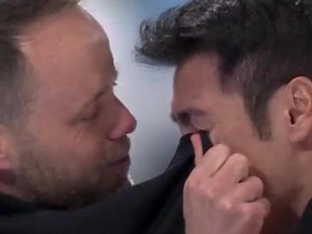 四年前绕场一圈又一圈的不甘,此时此刻都已化为幸福的泪水。宁忠岩,你值得这枚闪耀的金牌!为你骄傲!(来源 央视新闻)