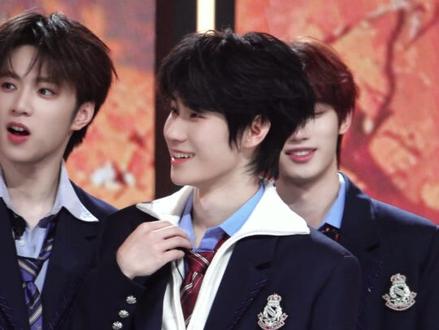 杨幂叫张真源张哥 宋亚轩张真源放狠话 #杨幂 #张真源 #宋亚轩 #时代少年团 #王者荣耀马年全明星表演赛