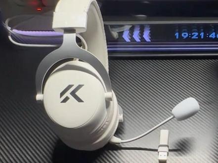 迈从V9Pro2 销量王升级 迈从全自研苍穹声学方案
FPS 黄金雷达
迈从M8声学芯片
MCHOSE商业资
THX7.1全景立体声场53mm 三层高分子复合振膜单元三套独立板载,支持全参数自由微调
调音参数存储于耳机硬件,关闭驱动后连接设备无需重新配置
声场宽广、定位精准、细节清晰。经EDG无畏契约分部职业战队联合调校,针对200–800Hz频段优化脚步声,同时实时抑制高频噪声与爆炸声压,延迟低至15ms。
#迈从V9Pro2 #迈从先用先说 #头戴耳机