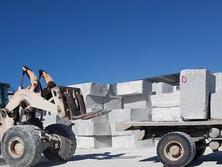 #天然花岗岩 #挡车石 #车挡石 #石墩子 #石材圆球 你知道石头是如何变成圆球的吗?@抖音小助手