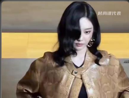 宁艺卓亮相米兰时装周气场全开,生图封神演绎野性魅力,奢潮风格轻松驾驭#宁艺卓 #Gucci #米兰时装周 #hello时尚季 #抖音时尚开放麦