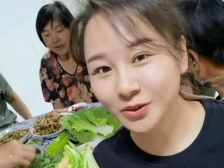 东北大饭包嘎嘎香~好吃又方便 每次都吃到撑#东北饭包 #新农人计划2022农村生活 #农村生活@DOU+小助手 @抖音小助手