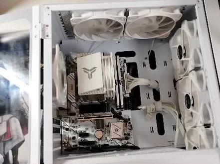 全白游戏主机推荐,鲁大师轻松跑分141w,12490f小黑盒+技嘉RTX3060ti雪鹰三风扇,玩嘉绝尘白色机箱,纯白游戏主机推荐#技嘉够给力 #纯白主机 #技嘉雪鹰 #乔思伯cr1400散热器 #玩嘉绝尘
