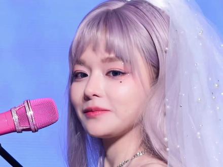 黄霄雲太美了 和魔星互动太可爱了 唱歌太好听了 名场面! #黄霄雲 #黄霄雲深圳演唱会 #小品女王 #美女歌手 8K哥视频 我后期