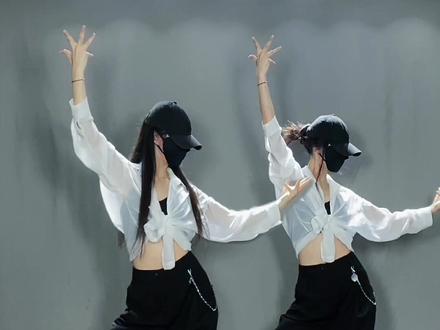 #天竺少女 都嫌我跳的短!今儿来个加长的🤪。吃撑了消化消化。#零基础学舞 #广场舞 @童姥健身舞