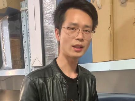 电脑开机电脑风扇转,但是显示器不亮!这种情况该如何解决?今天就教大家一个小技巧!! #电脑 #电脑知识 #电脑不开机