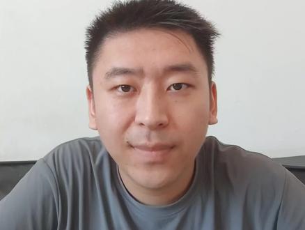#干货分享 #经验分享 #设计干货 不知道画图案设计的各位友友有没有见过plt文件格式,我上一次遇到这个文件格式还是几年前做广告设计的时候,我猜你们很多人应该都不知道这种格式要用什么设计软件才能打开吧,前些天有个客户找我设计婴儿防摔枕,他那个刀版图给我的就是这种文件,我当时跟他说最好是给我eps或者pdf格式的,他说他让他那边的人给我转一下,但是我等了一天还没给我,我怕再等下去这个单子就凉了,我就自己找软件转了,我猜大多数人都没用过甚至没听过这个软件,它就是cdr,应该是只有这个设计软件能打开它并且转其他格式#图案设计 #家纺图案设计 @布龙-文创设计 @抖音创作小助手 @抖音小助手